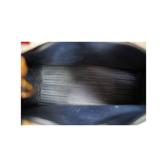 Paradigme Saffiano Tote Medium - Picture 11 of 13